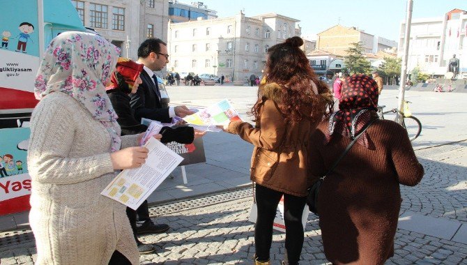 Aksaray’da Sağlık Çalışanları "kadına şiddete" dikkat çekti