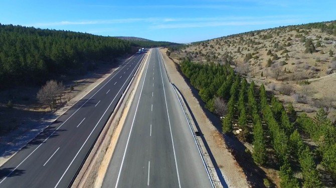 Beyşehir-Konya Karayolu duble yol çalışmaları havadan görüntülendi