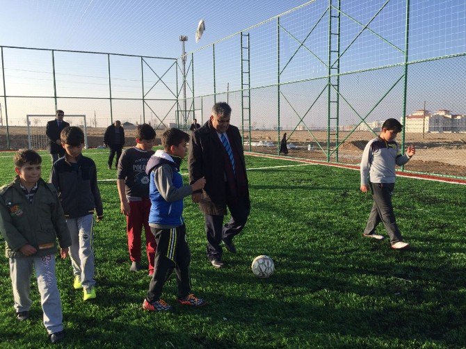 Ereğli Belediyesi’nden gençlere yeni halı saha