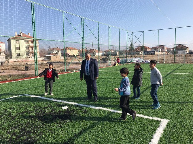 Ereğli Belediyesi’nden gençlere yeni halı saha