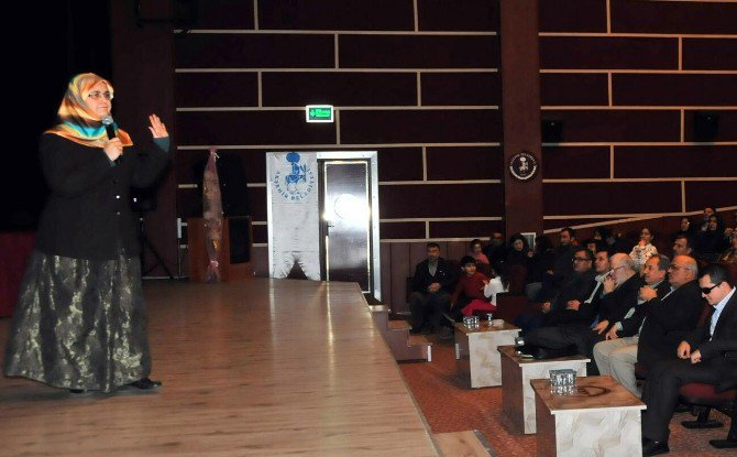 Akşehir Belediyesi’nden aile eğitim semineri