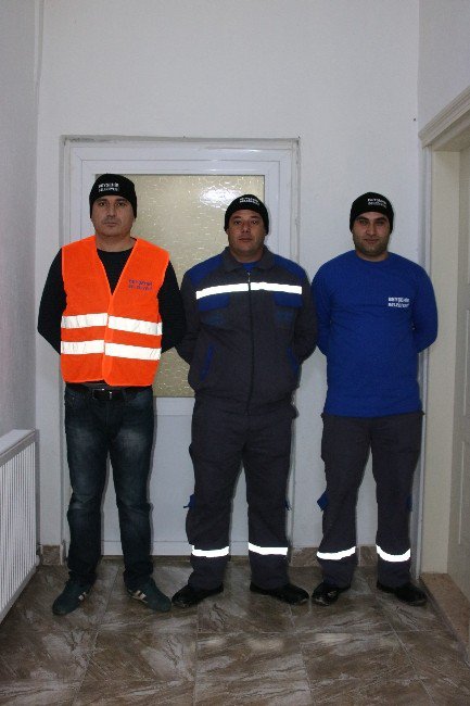 Beyşehir Belediyesi personeline koruyucu kışlık elbise dağıtıldı