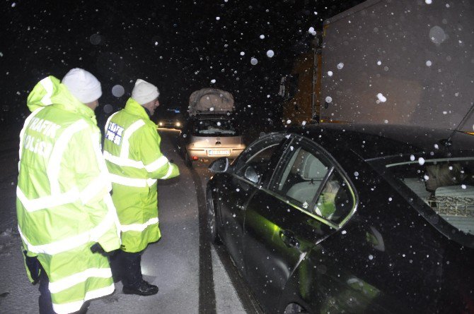 Seydişehir’de trafiğe kar engeli