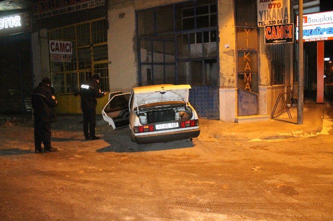 Dur ihtarına uymayarak polise çarpan otomobil lastiklerine ateş açılarak durduruldu