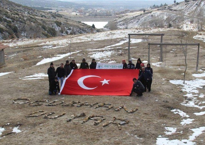 Konya’da, doğa tutkunları şehit polis Oğuzhan Duyar için dağa tırmandı