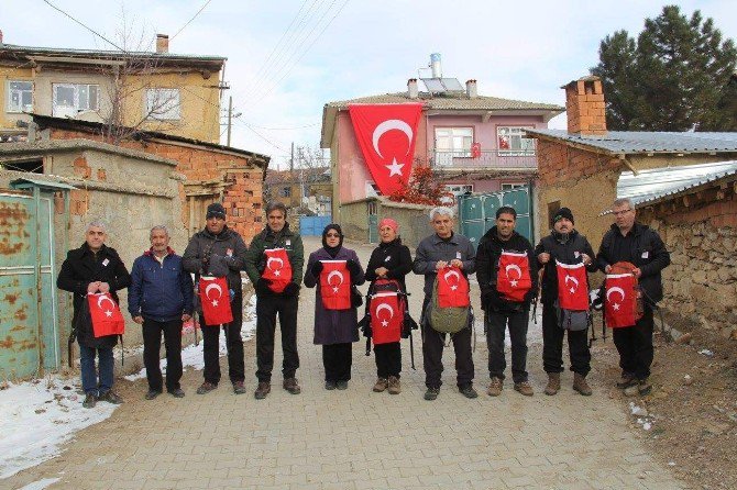 Konya’da, doğa tutkunları şehit polis Oğuzhan Duyar için dağa tırmandı