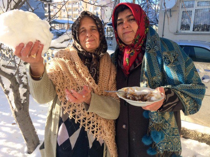 Tatlı niyetine karlı pekmez yiyorlar