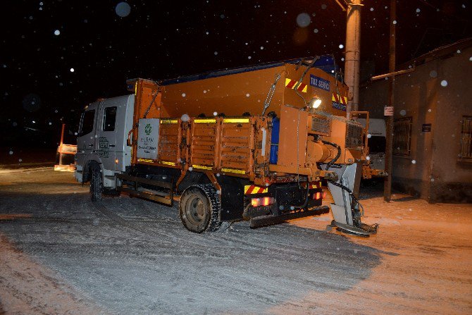 Meram Belediyesi gece kar alarmında