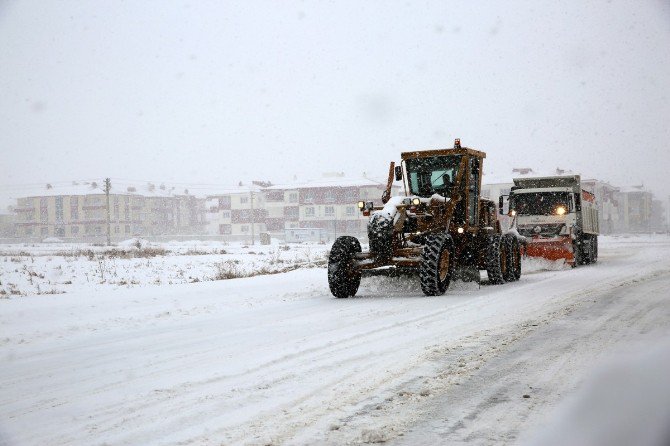 Selçuklu’da kar mesaisi sürüyor