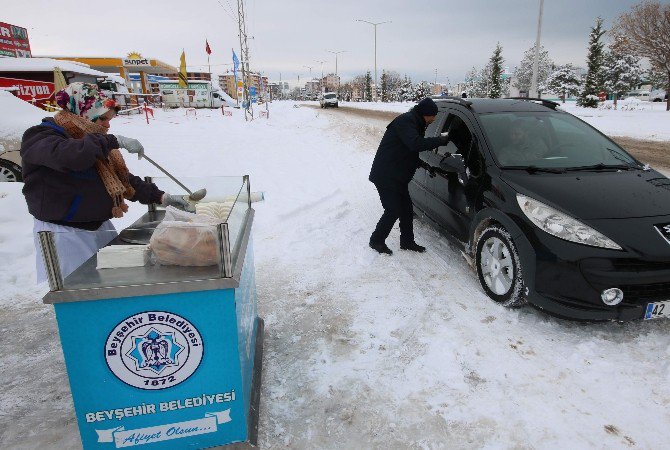 Beyşehir Belediyesi’nden sürücülere çorba ikramı