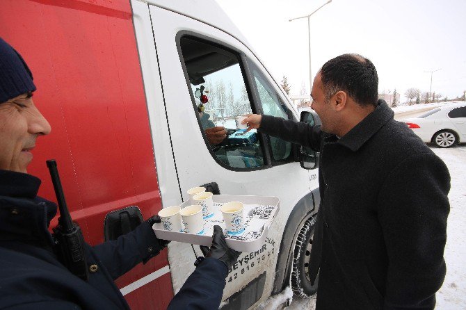 Beyşehir Belediyesi’nden sürücülere çorba ikramı