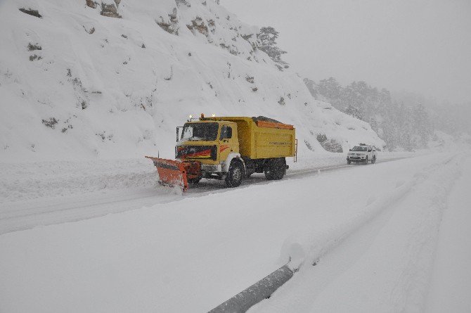 Konya-Antalya karayolu ulaşıma kapandı