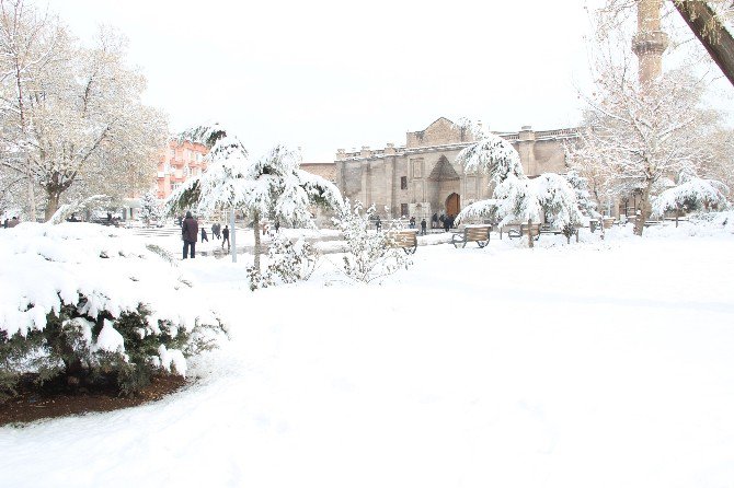 Aksaray beyaza büründü