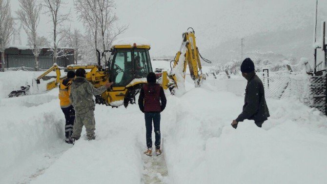 Seydişehir Belediyesi, kardan yollar kapanınca diyaliz hastalarını hastaneye taşıdı