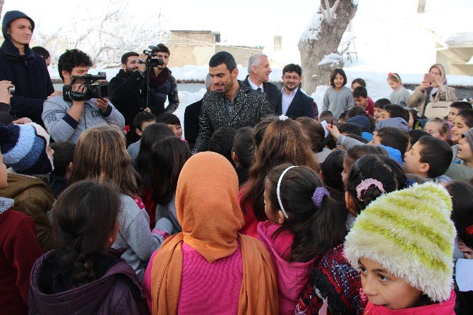 Kenan Sofuoğlu Konya’da öğrencilerle bir araya geldi