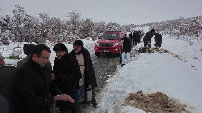 Beyşehir’de vahşi hayvanlar için doğaya yiyecek bırakıldı