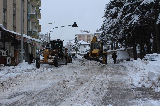 Beyşehir’de kar temizliği seferberliği