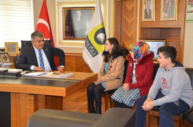 Başkan Özgüven, TEOG’da başarılı olan öğrencileri ödüllendirdi