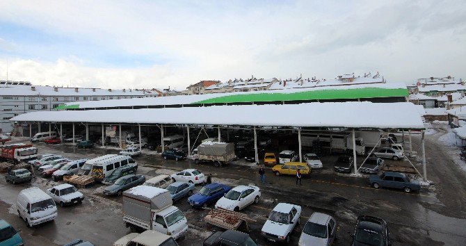 Beyşehir’de kapalı pazar yeri güvenlik gerekçesiyle kapatıldı