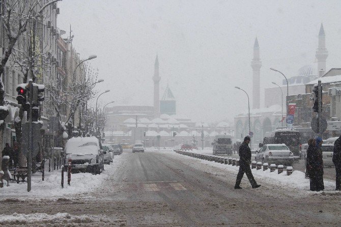 Konya’da kar yeniden etkisini artırdı