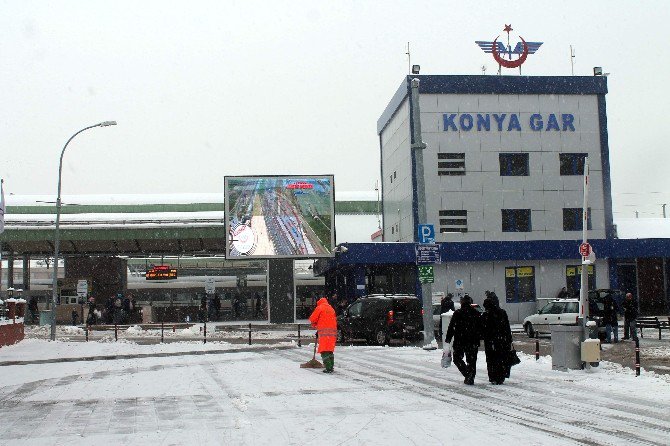 Donan makas hızlı tren seferini aksattı