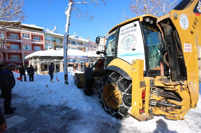 Beyşehir Belediyesi’nin kar mesaisi durmuyor