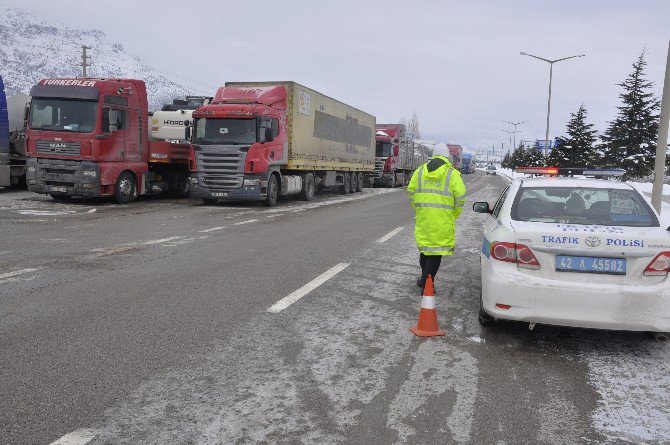 Konya- Antalya yolunda tipi ulaşımı aksatıyor