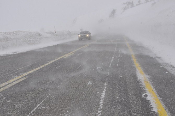 Konya- Antalya yolunda tipi ulaşımı aksatıyor