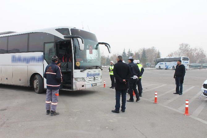 Sivil polisten yolcu otobüsüne trafik denetimi