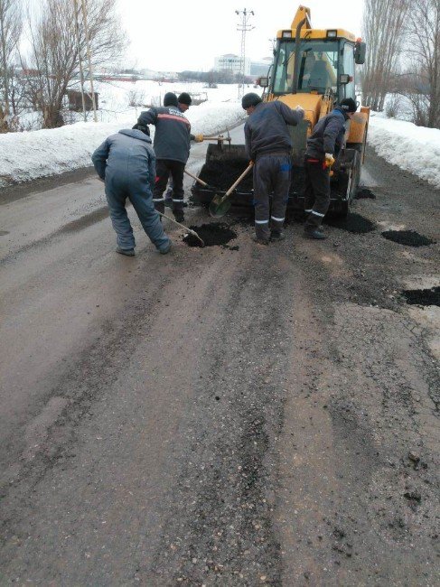 Beyşehir’de tahrip olan yollar onarılıyor