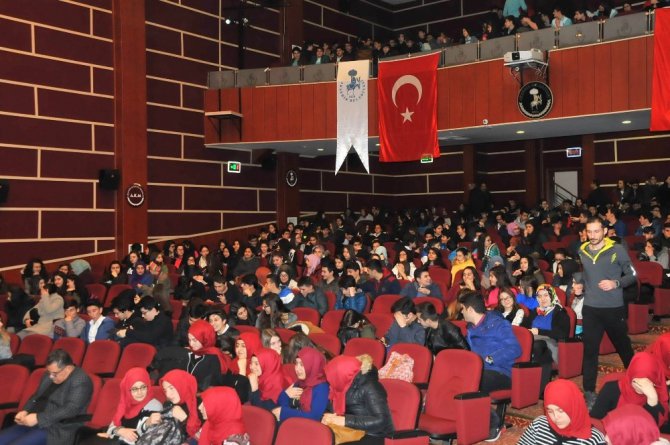 Akşehir’de ‘Matruşka’ oyunu sahnelendi