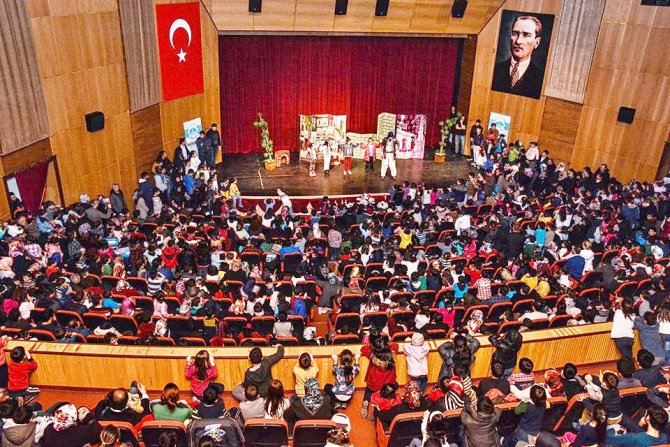 ‘Hoca Nasreddin’ adlı çocuk gösterisinde izleyici rekoru kırıldı