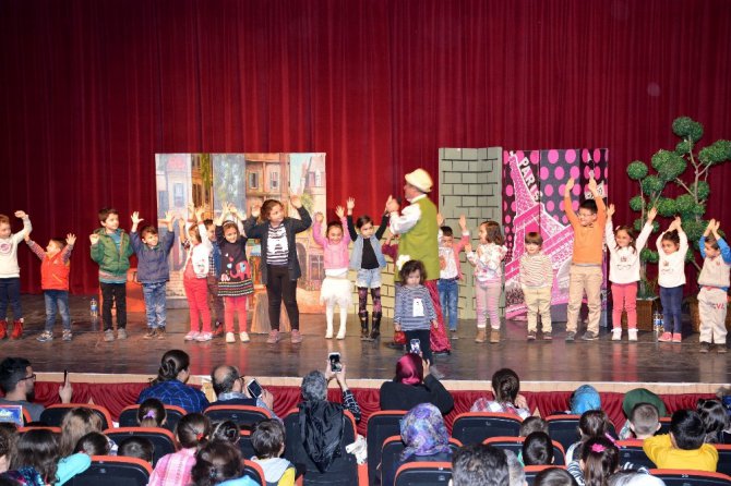 ‘Hoca Nasreddin’ adlı çocuk gösterisinde izleyici rekoru kırıldı