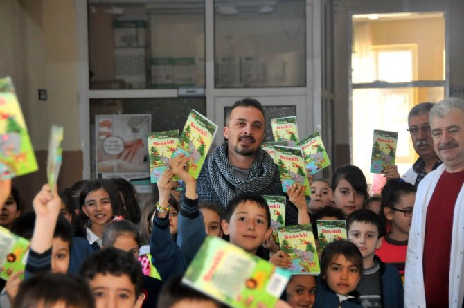 Yazar Çavdar, 3 ilkokulda öğrencilerle buluştu