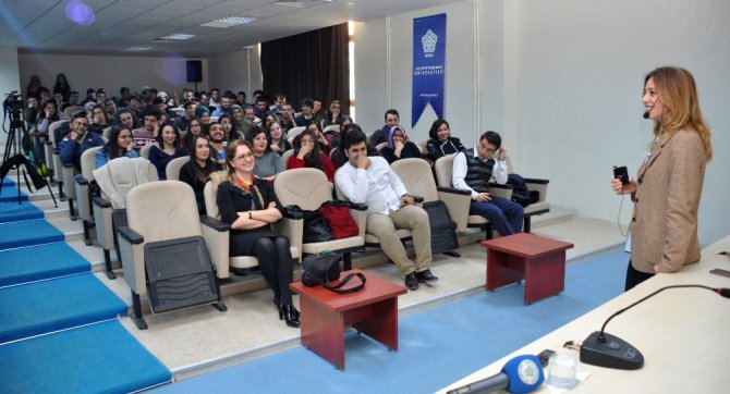 Ünlü Şef Deniz Orhun NEÜ’de konferans verdi