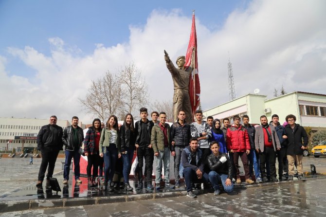 Ereğlili gençlerden Ömer Halisdemir’in kabrine ziyaret