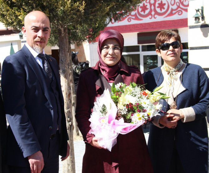 Konya Berberler ve Kuaförler Odası Kadınlar Gününü kutladı