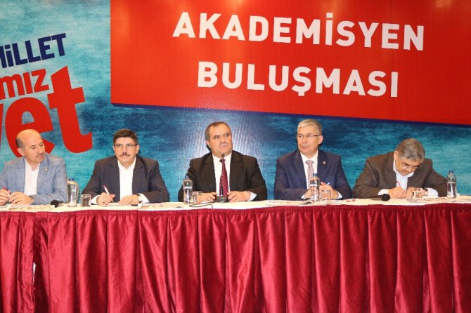 AK Parti Genel Başkan Yardımcısı Aktay referandum çalışmalarını sürdürüyor