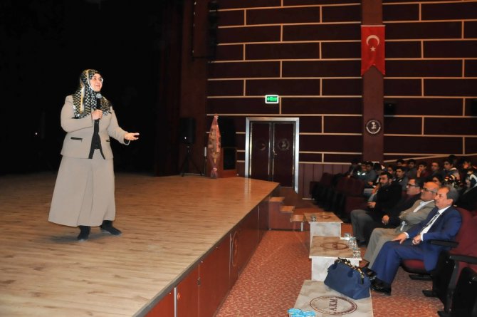 Akşehir Belediyesi’nden aile eğitim semineri