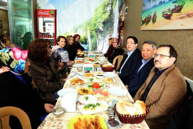 Başkan Yazgı, kadın esnaflarla halkoylaması hakkında istişare yaptı