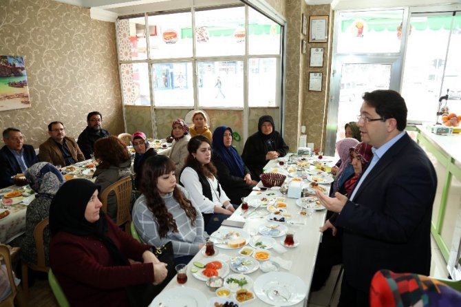 Başkan Yazgı, kadın esnaflarla halkoylaması hakkında istişare yaptı