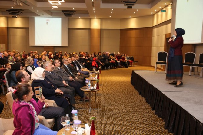 SEDEP’ ten çocuk yetiştirmede aile ve çevresel faktörler semineri