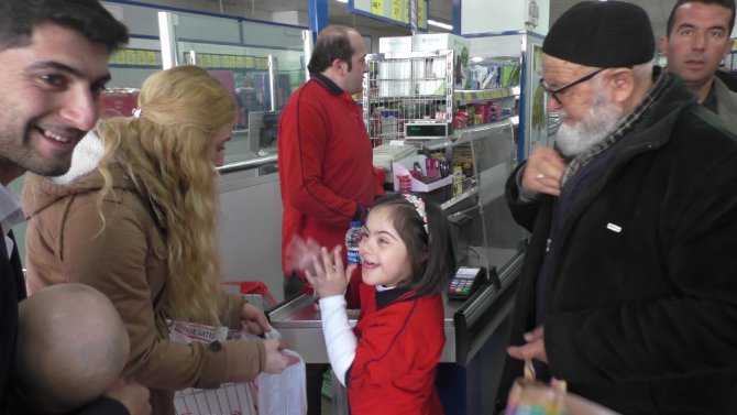 Beyşehir’de down sendromlu öğrenciler AVM’lerde mesai yaptı