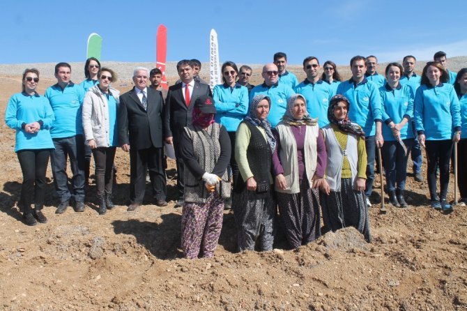 MEDAŞ personelinden ağaçlandırmaya destek