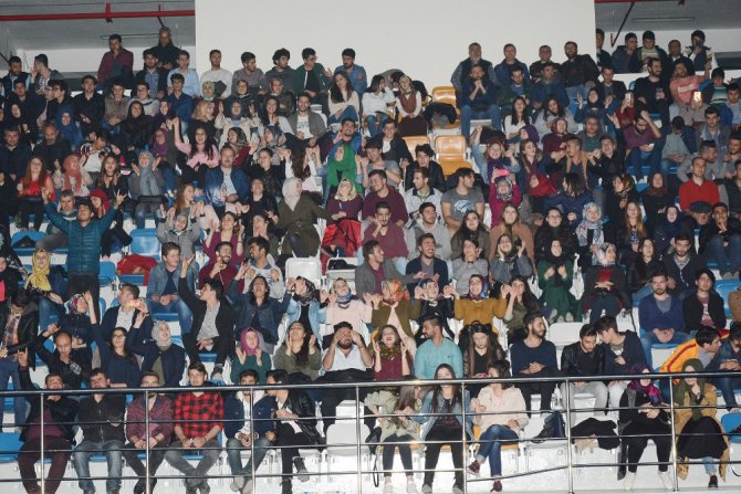 Mustafa Yıldızdoğan Aksaray’da konser verdi