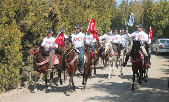 Konya’da referandum için atlı evet çağrısı