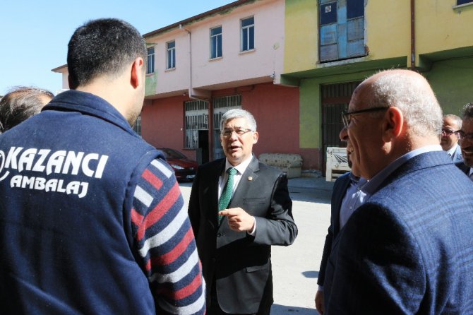 AK Parti’li Babaoğlu esnaflardan referandum için destek istedi