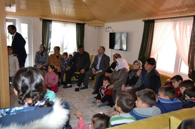 Kulu’da ana sınıfı öğrencilerden yaşlı yaşam merkezine ziyaret