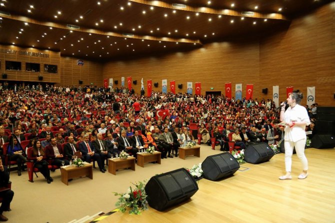 Aksaray’da ‘Haydi, Konuş Bakalım’ münazara yarışması finali yapıldı