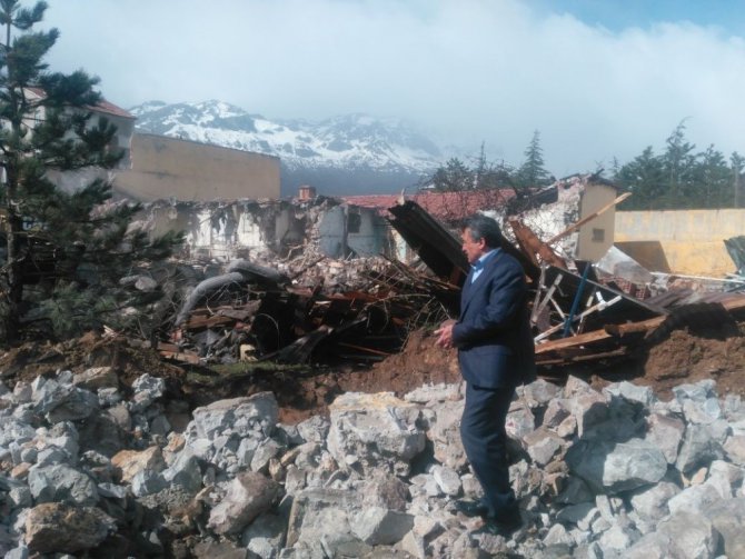 Seydişehir’de eski cezaevinin yıkımına başlandı